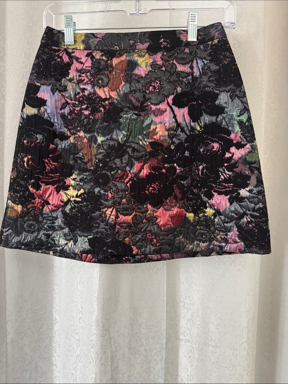Alice + Olivia Black Floral Tapestry  Mini Skirt Sz: 2
